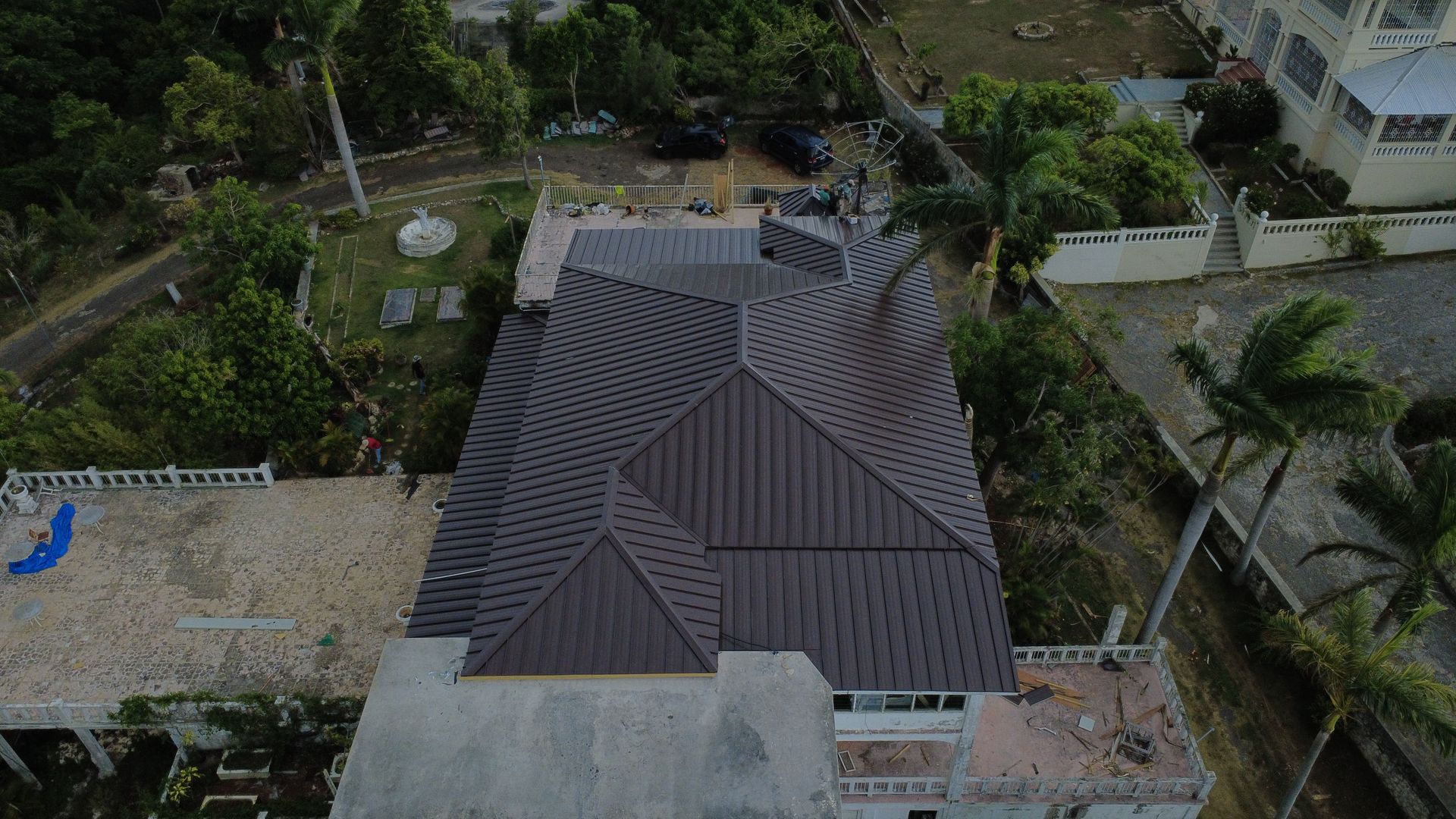 Autumn Brown standing seam roof on a home in Montego Bay