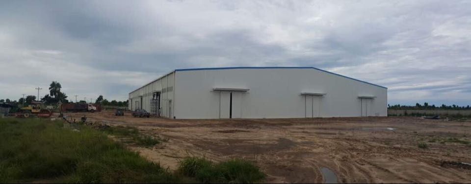 Steel building construction by DaSilva Construction: completed warehouse