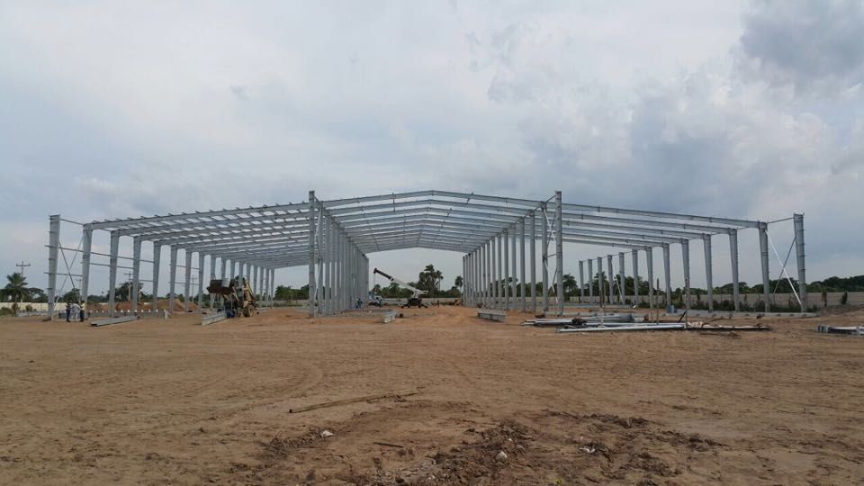 Steel building construction by DaSilva Construction: portal frame, full span
