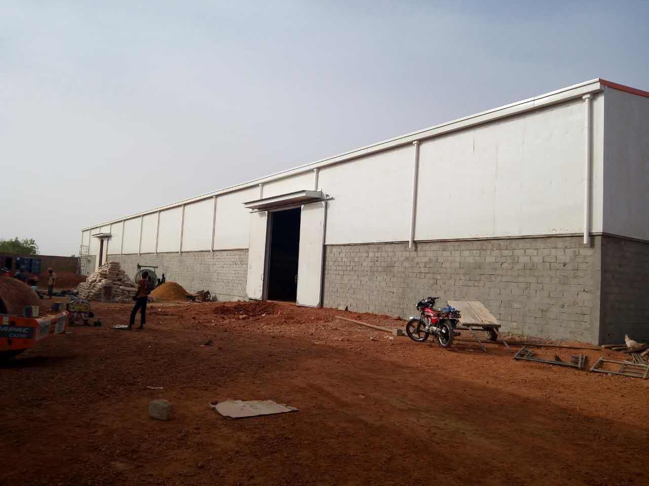 Steel building construction by DaSilva Construction: clad warehouse exterior