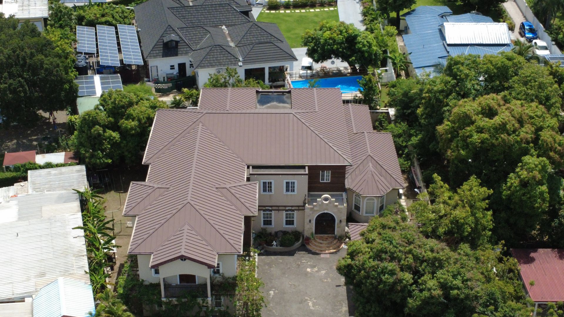 Standing seam metal roof on a home in Trafalgar Park, Kingston